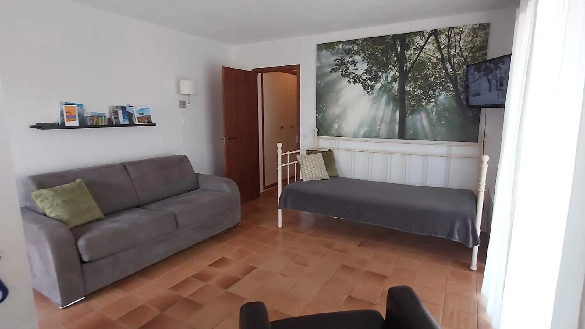 La Londe -Studio T1 - Sur La Colline France