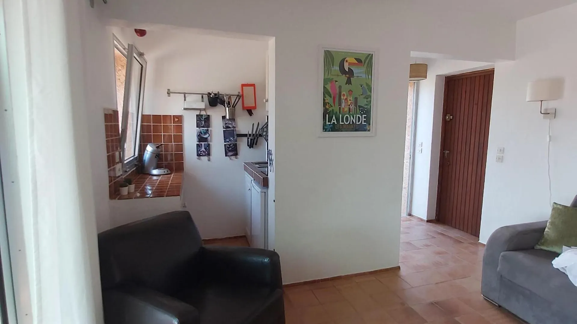 La Londe -Studio T1 - Sur La Colline