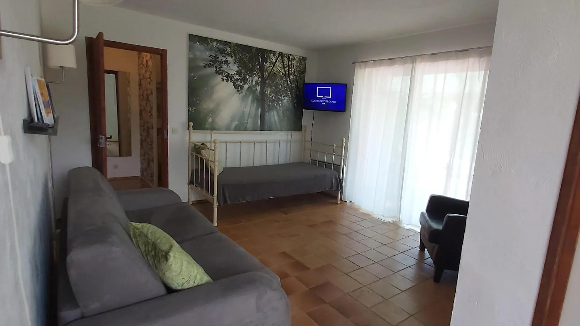 Apartment La Londe -Studio T1 - Sur La Colline France